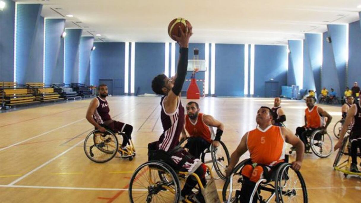 Un match basket sur fauteuils roulants.