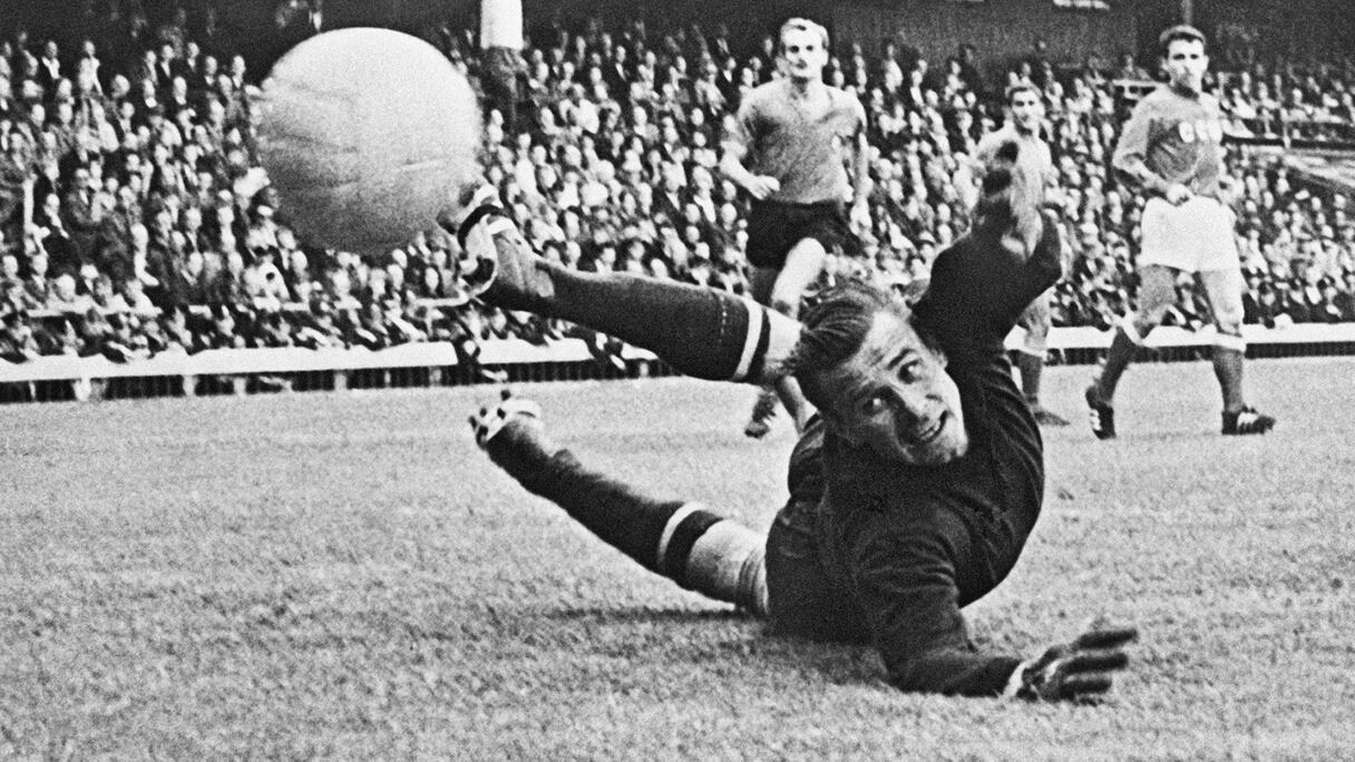 Le Russe Lev Yachine, unique gardien sacré "Ballon d'Or" (1963).
