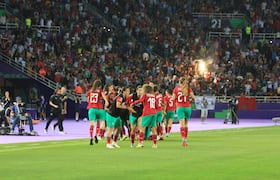 Les Lionnes de l'Atlas célèbrent le but de Sanaa Mssoudy face au Botswana.