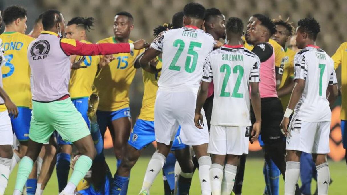 Le Ghanéen Benjamin Tetteh suspendu trois matchs.
