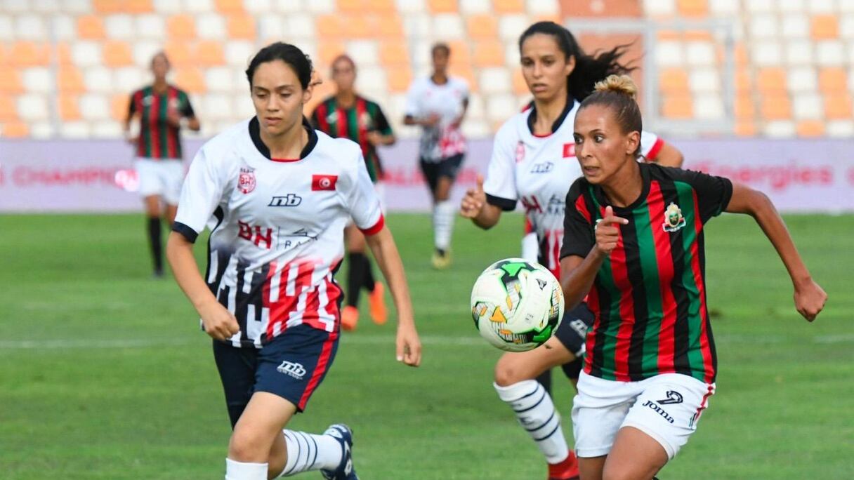 Ibtissam Jraidi à l'oeuvre.