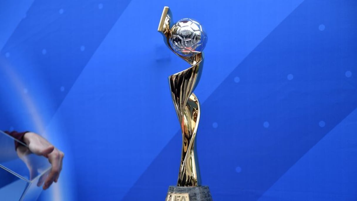 Le trophée de la Coupe du monde féminine.