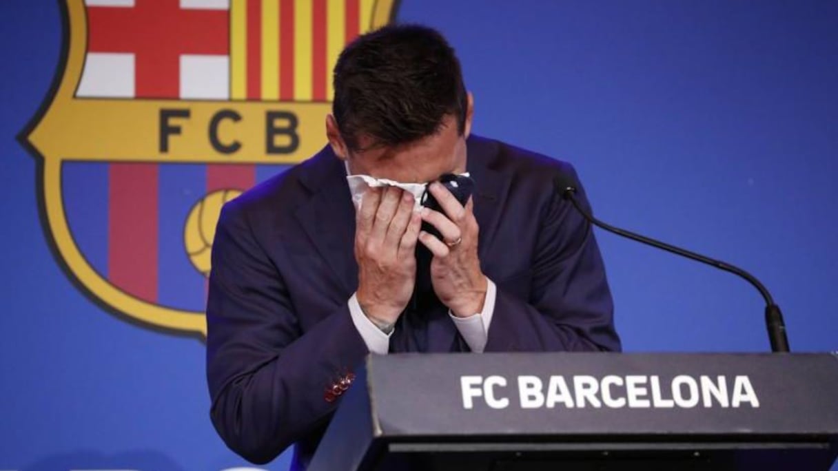 Lionel Messi fait ses adieux au Barça, en larmes.
