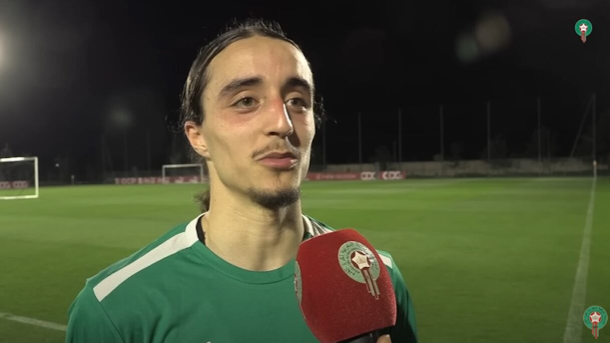 Yassine Kechta au Complexe Mohammed VI de football lors de sa première convocation en équipe nationale en mars 2023.