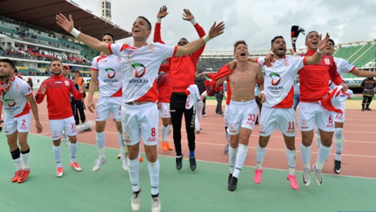 La joie des joueurs du Hassania d'Agadir après la qualification pour les demi-finales de la Coupe de la CAF.