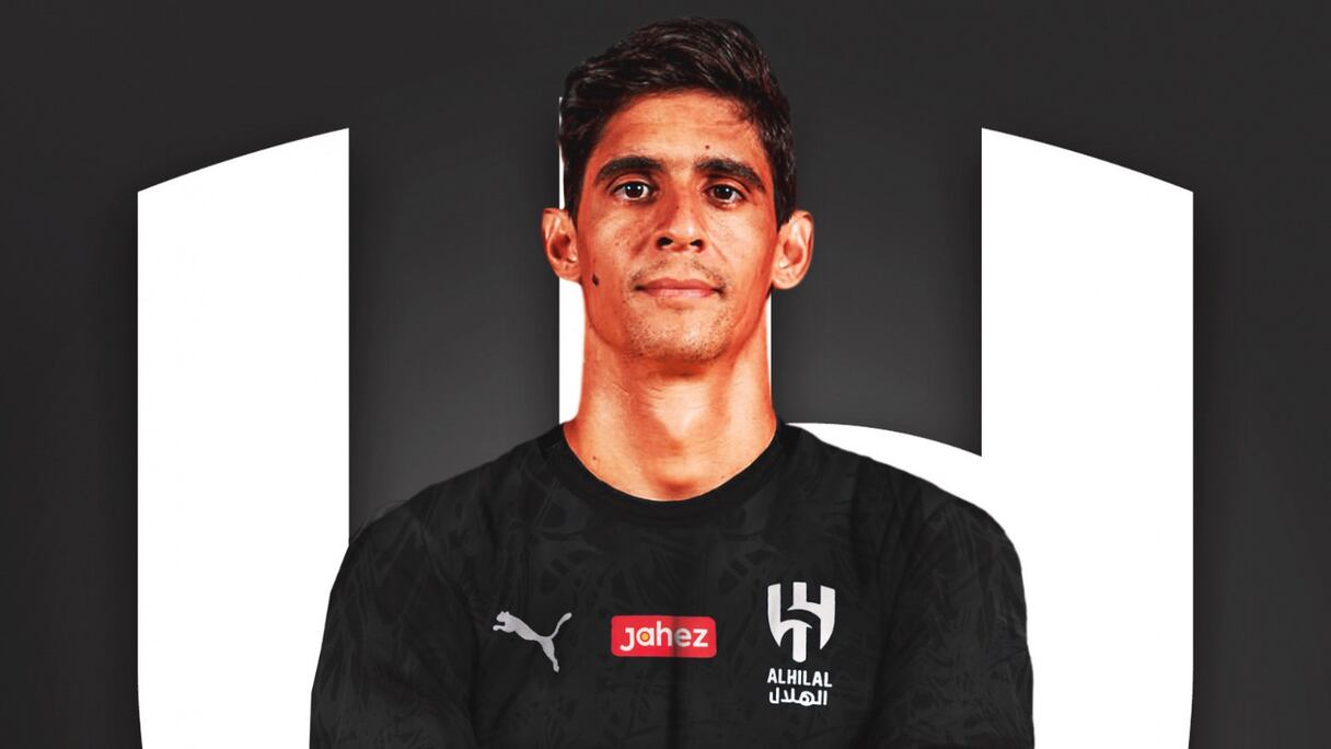 Yassine Bounou avec le maillot d'Al Hilal.