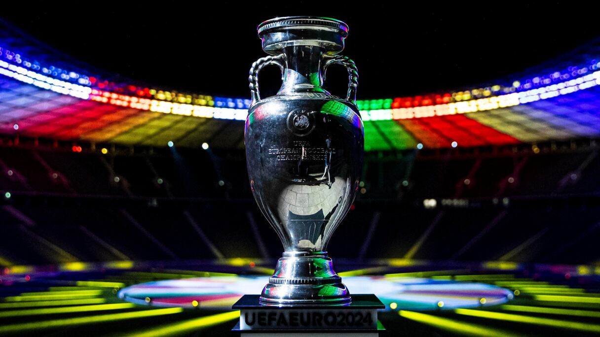 Le trophée de l'Euro de foot.