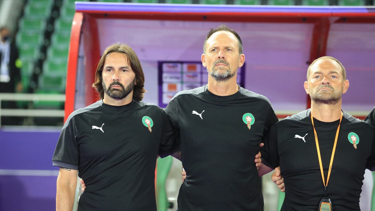 Reynald Pedros, sélectionneur des Lionnes de l'Atlas (à gauche).