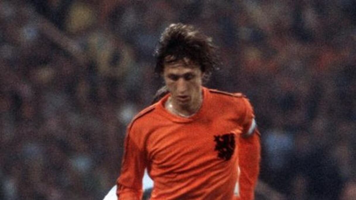 Mondial 1974
Largement favoris, les Pays-Bas échoueront pourtant en finale face à la RFA après avoir mené au score (1-2). Cette défaite reste un point noir dans le palmarès de la légende Cruyff.