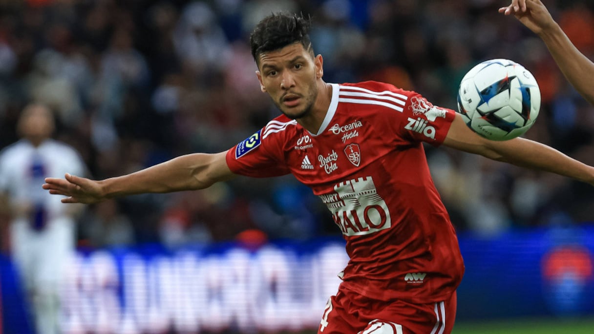 Achraf Dari, sous le maillot de Stade Brestois 29.