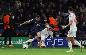 Achraf Hakimi blessé lors du match de la phase de groupes de la Ligue des champions entre le PSG et le FC Bayern Munich