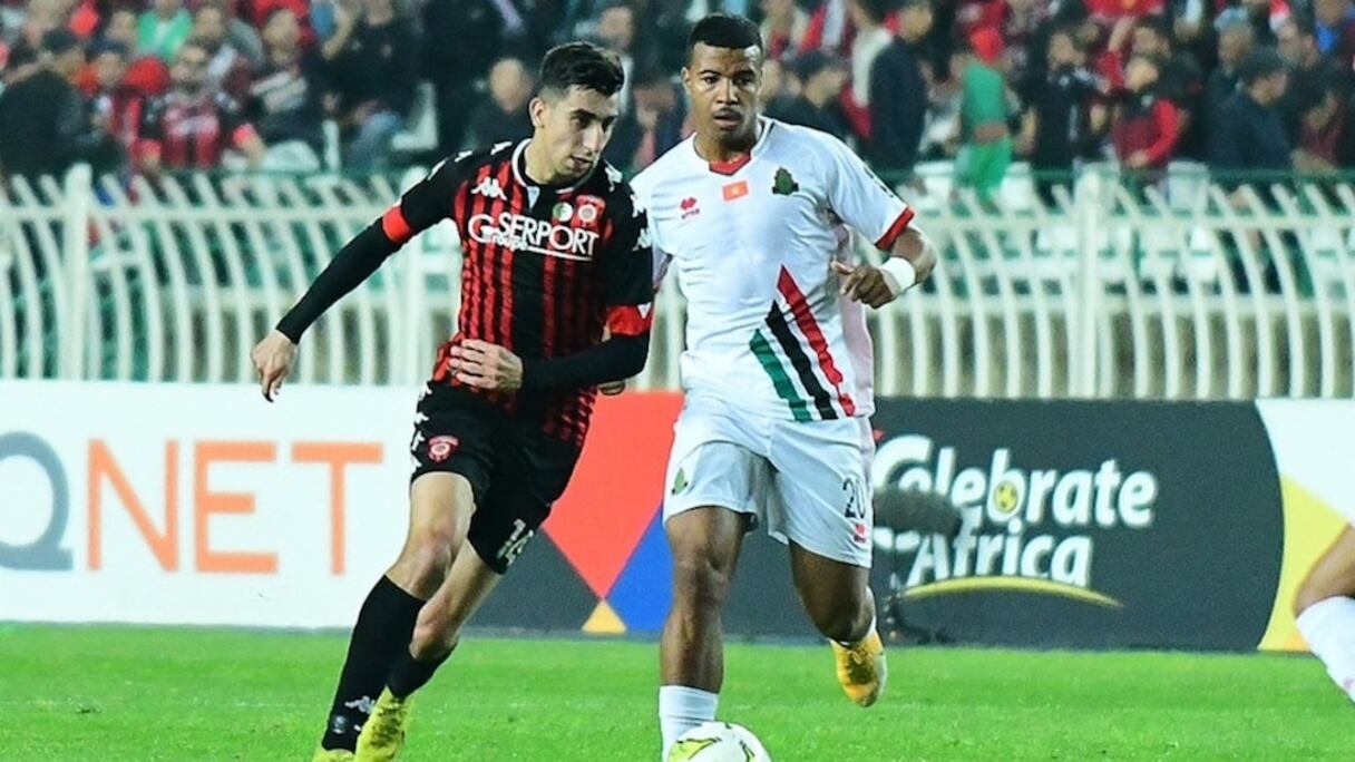 Phase du match aller entre l'USM Alger et l'AS FAR.