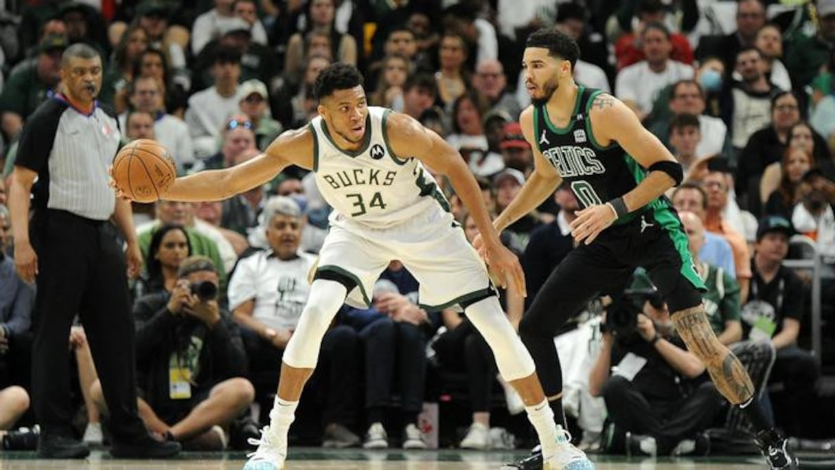 Giannis Antetokounmpo, double MVP et joueur star des Milwaukee Bucks, face aux Boston Celtics de Jayson Tatum.