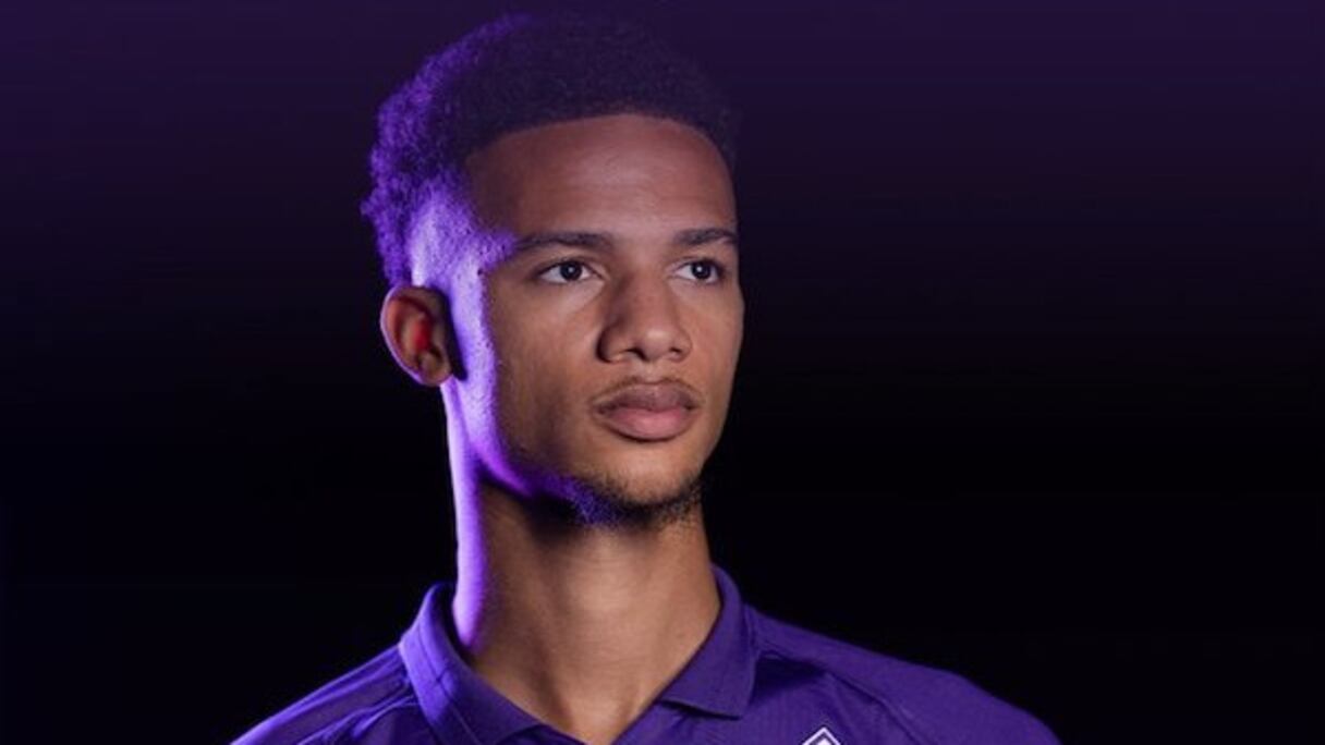 Amir Richardson avec le maillot de la Fiorentina.