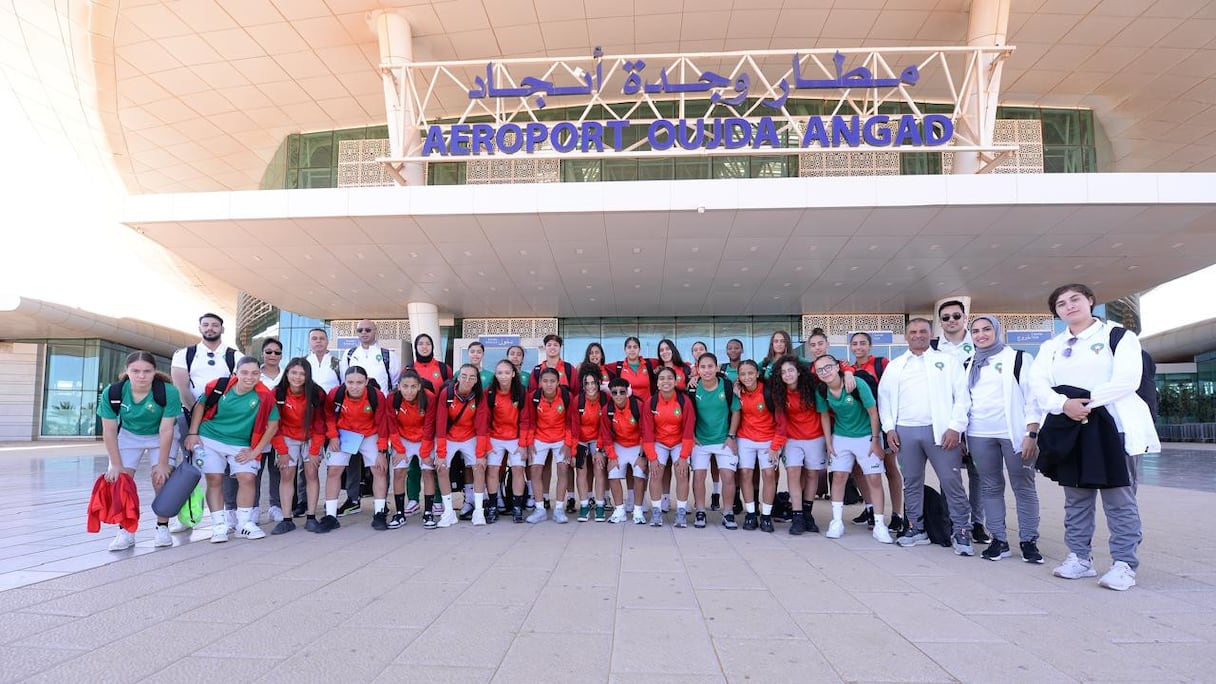 La sélection marocaine féminine U17 a l'aéroport Oujda Angad, en vue de la deuxième manche du 3e tour des éliminatoires africaines de la Coupe du Monde féminine de la FIFA U17 contre l'Algérie U17.