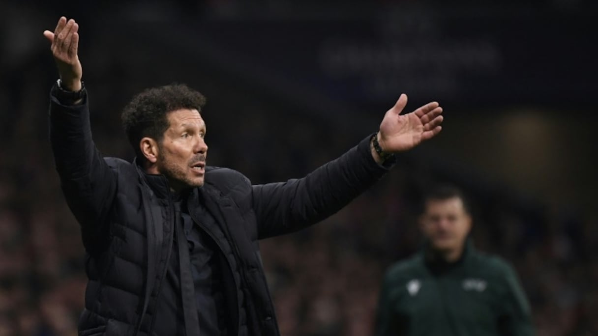 L'entraîneur de l'Atletico Diego Simeone, semble contrarié, lors du match contre Liverpool à Madrid, le 18 février 2020.