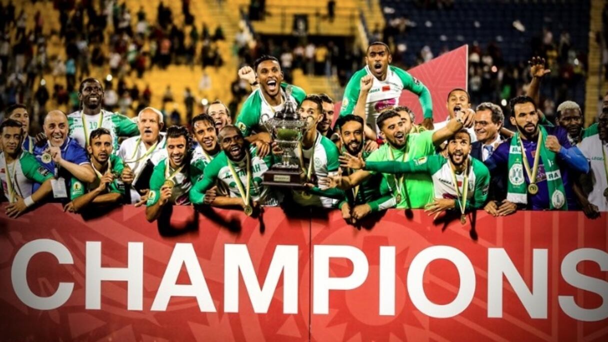 Le trophée de la supercoupe d'Afrique.