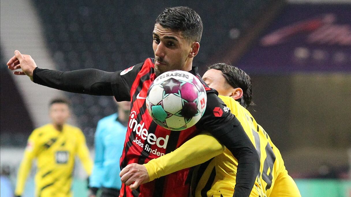 Aymen Barkok lors d'un match de Bundesliga.