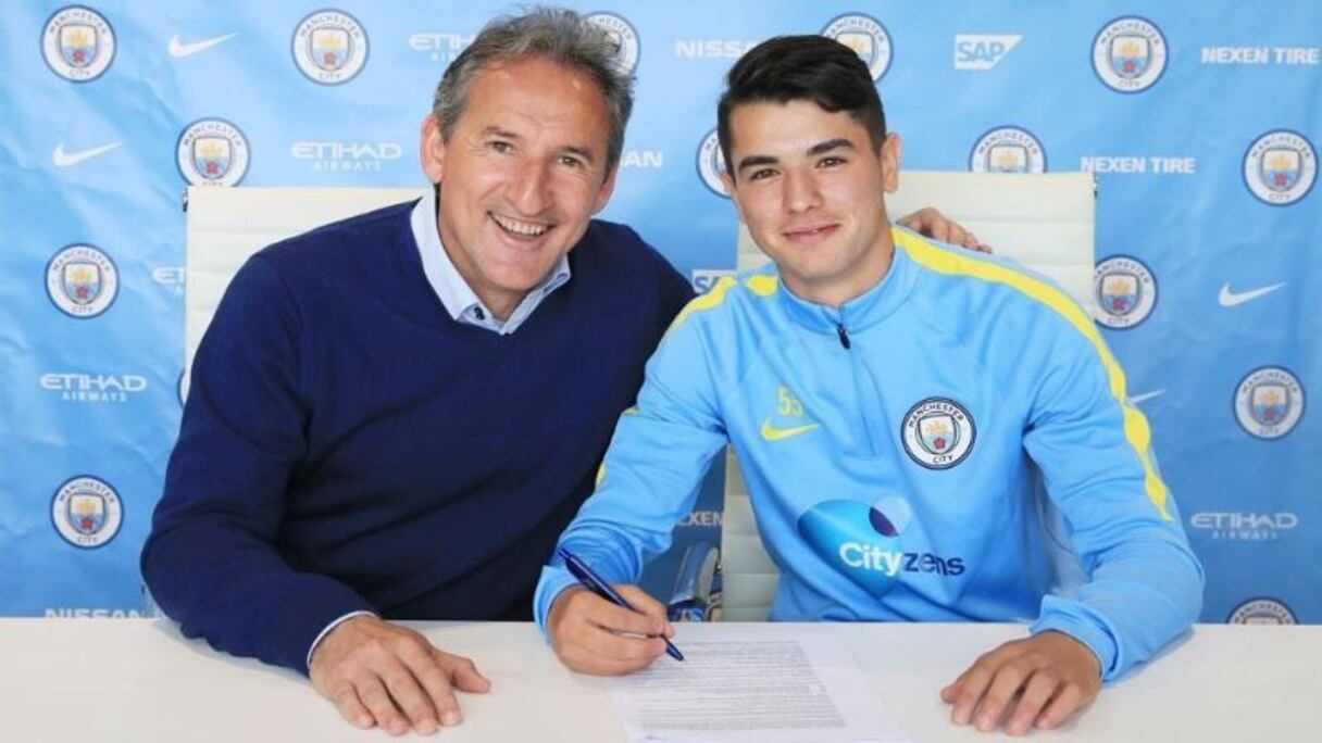Brahim Diaz et le DTN de ManCity et ancien joueur de la Roja, l'Espagnol Txiki Begiristain.
