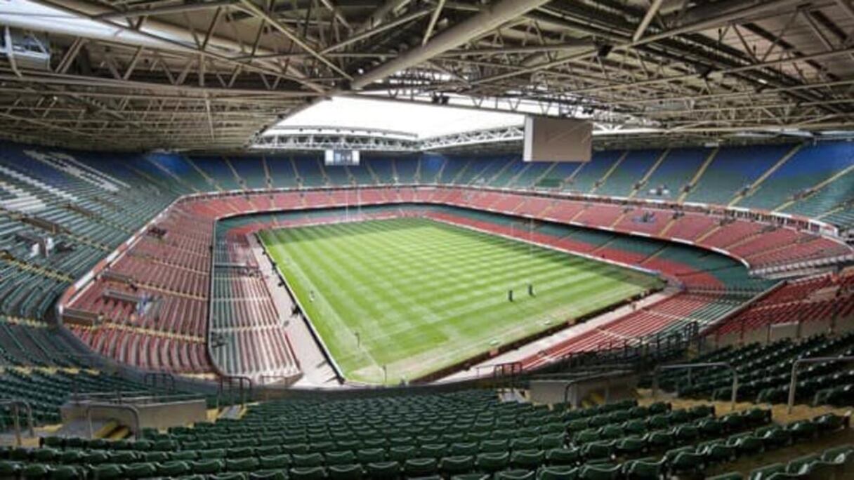 Au Pays de Galles, un hôpital temporaire a été installé au Principality Stadium de Cardiff. De quoi permettre à la capitale de compter 2000 lits de plus.