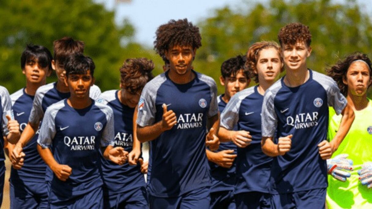 Jeunes joueurs de l'Académie du PSG à Paris