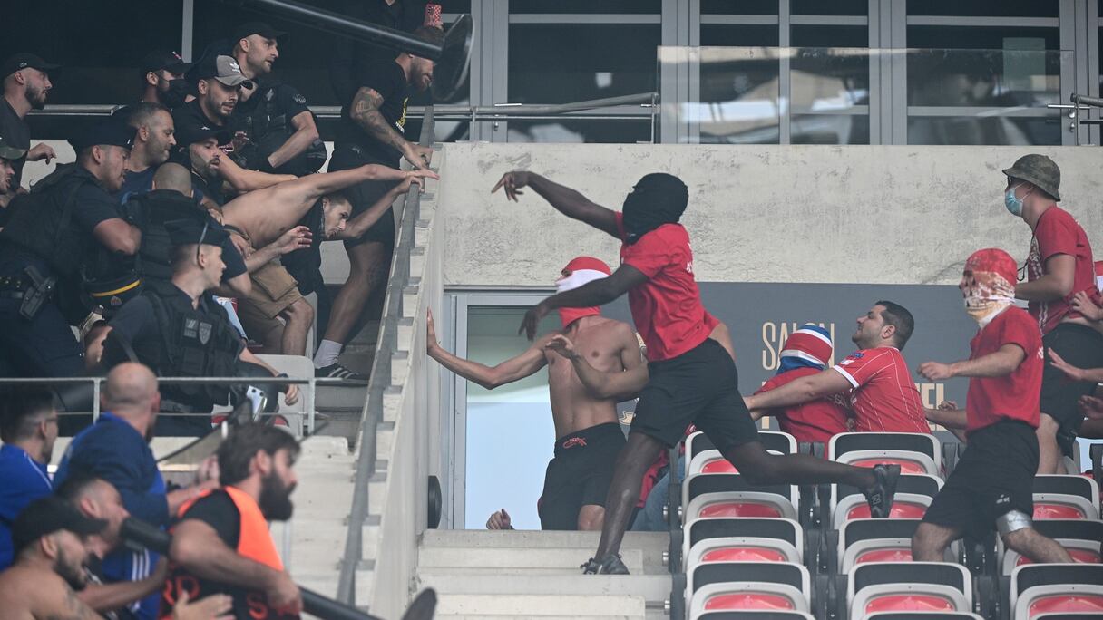 Avant le match entre Nice et Cologne, de graves incidents ont éclaté entre supporters, ce jeudi 8 septembre 2022.