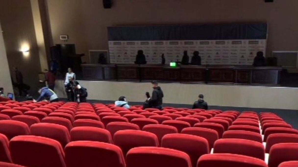 La conférence d'après-match de l'amical Algérie-Mali annulée en raison d'une panne d'électricité au stade olympique d'Oran, le mercredi 16 novembre 2022.