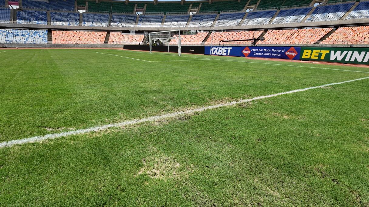 La pelouse du Benjamin Mkapa Stadium à la veille du match Tanzanie-Maroc.