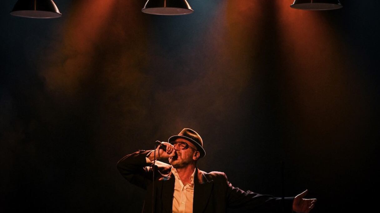 Eric Cantona sur scène.