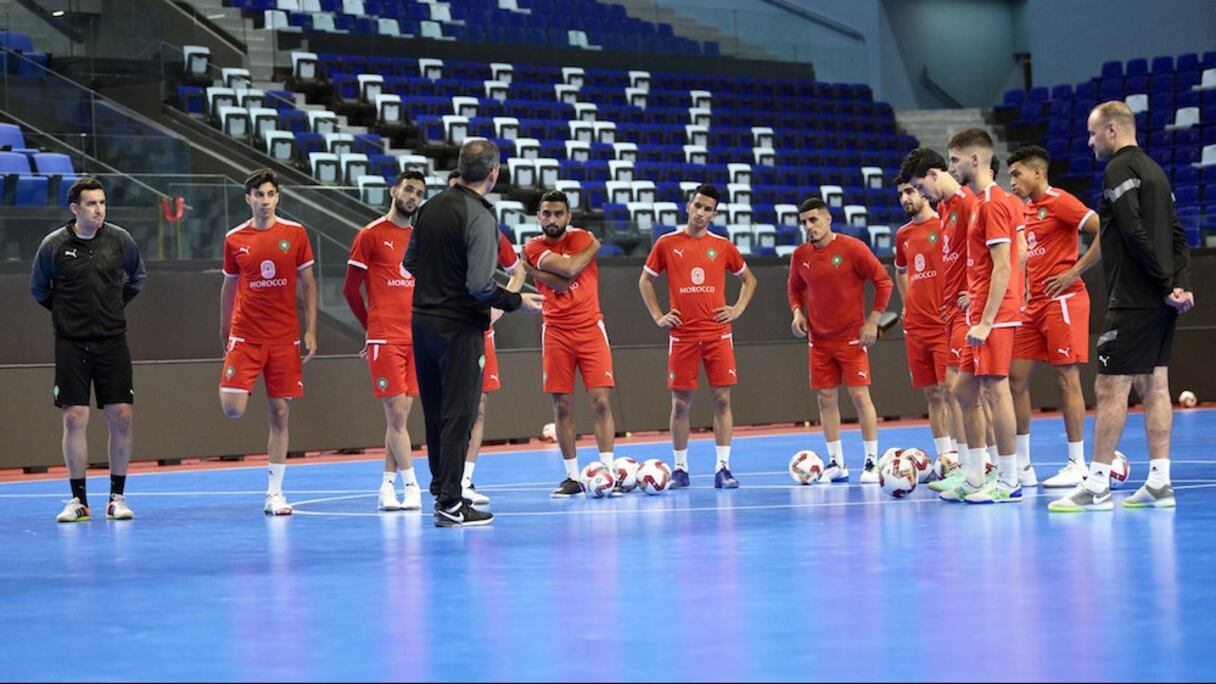 Les Lions de l'Atlas de futsal lors d'une séance d'entrainement au Complexe Mohammed VI de football à Maâmora, le 8 avril 2024.