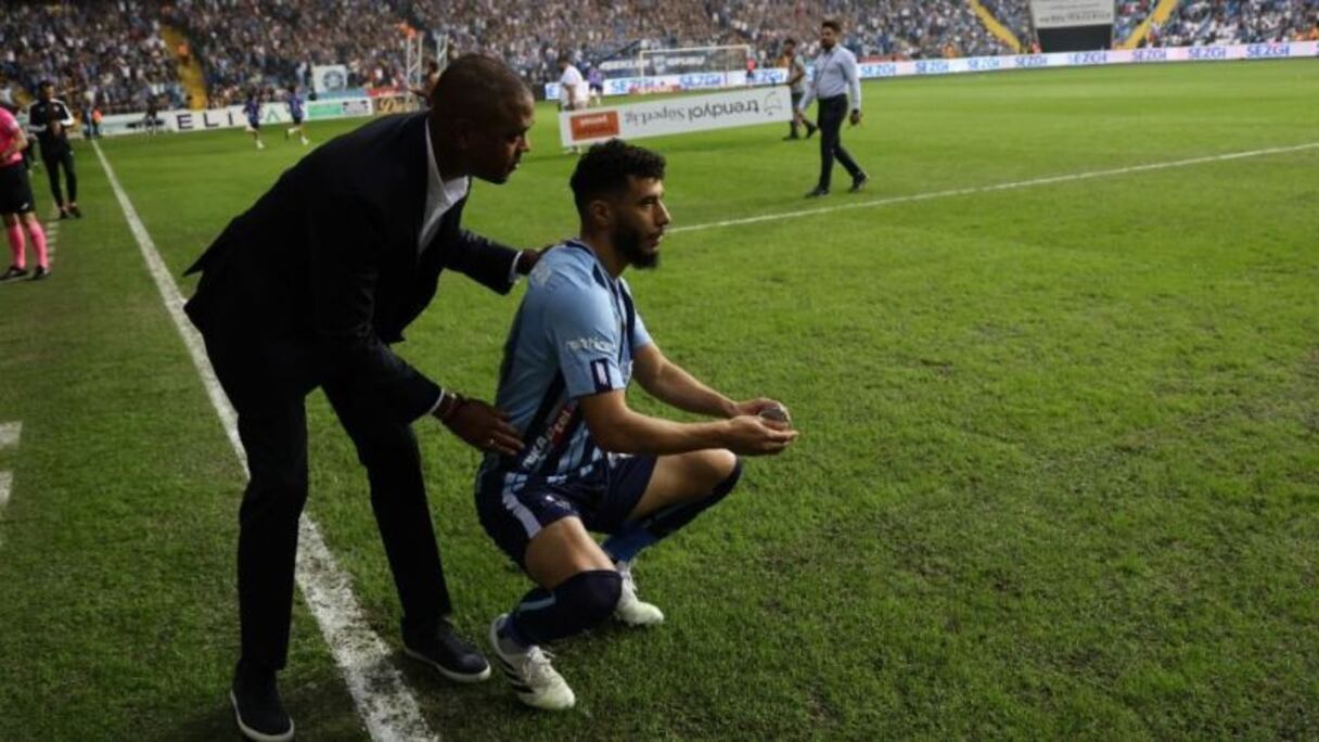 Kluivertt et Belhanda lors d'un match de championnat turc