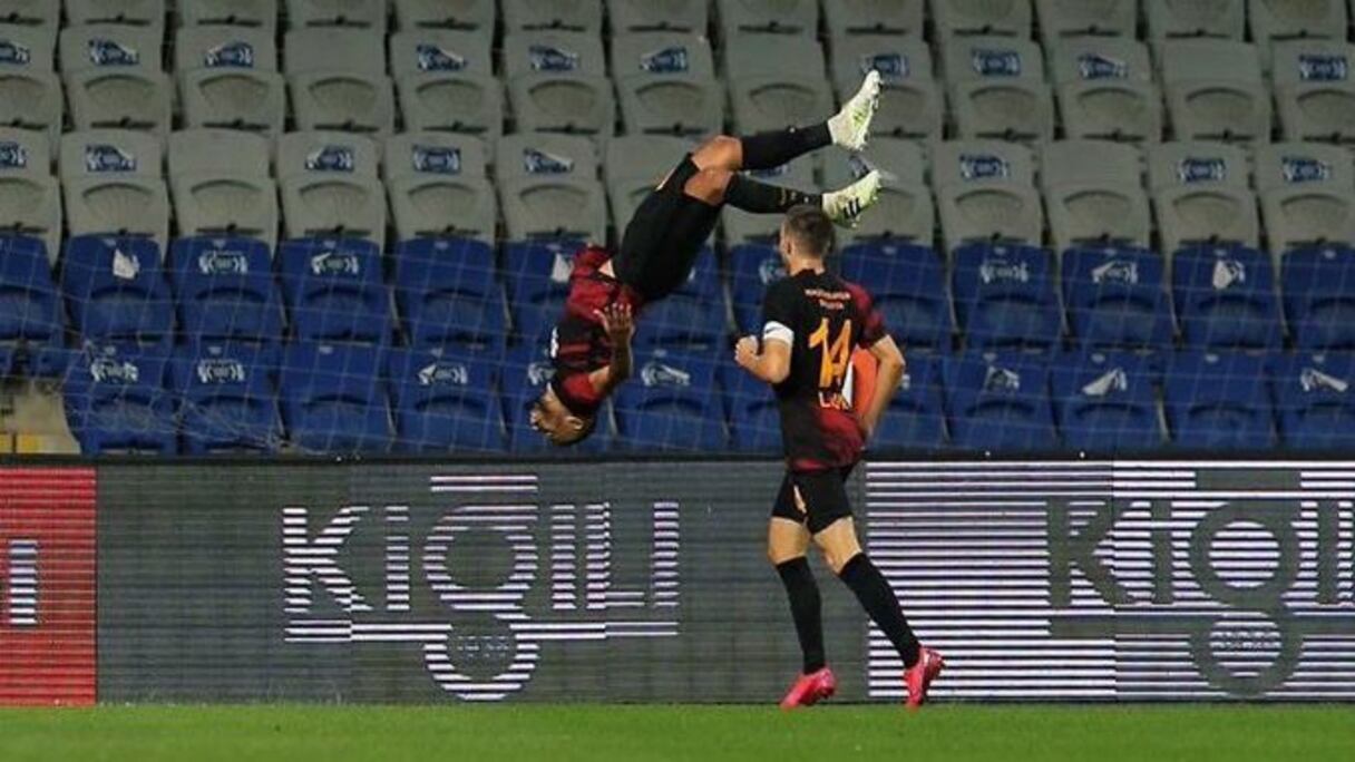 Younès Belhanda en plein salto.