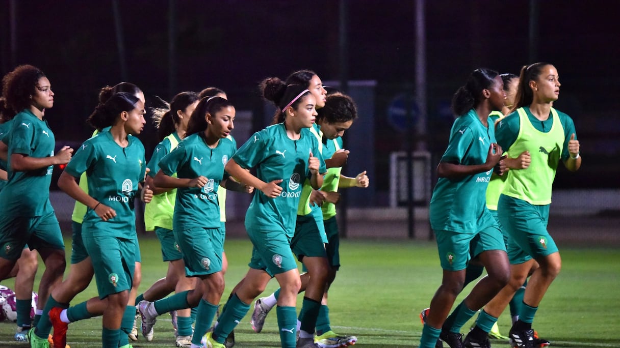 La sélection nationale féminine des moins de 17 ans à l'entrainement au Centre Fédéral de Formation de Saidia