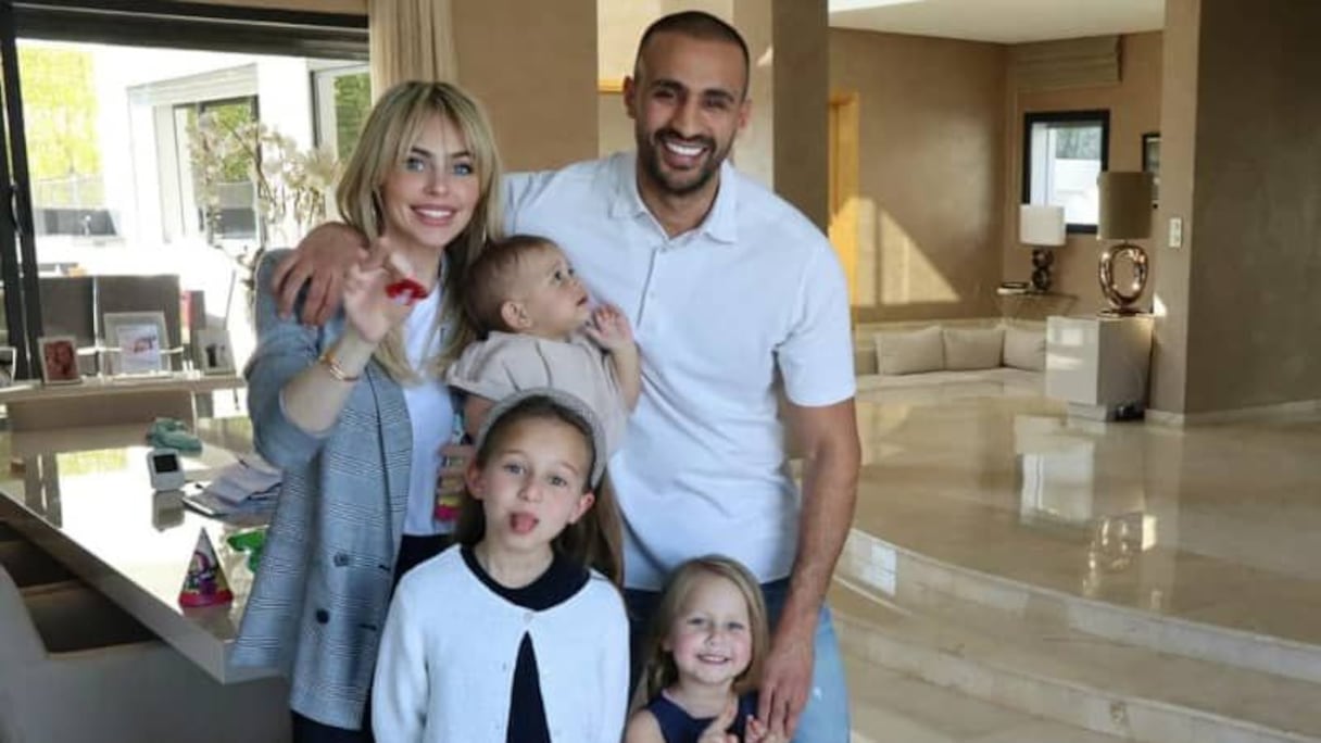 Badr Hari, sa femme Daphné Romani et ses enfants Amber-May, Houda et Aicha.