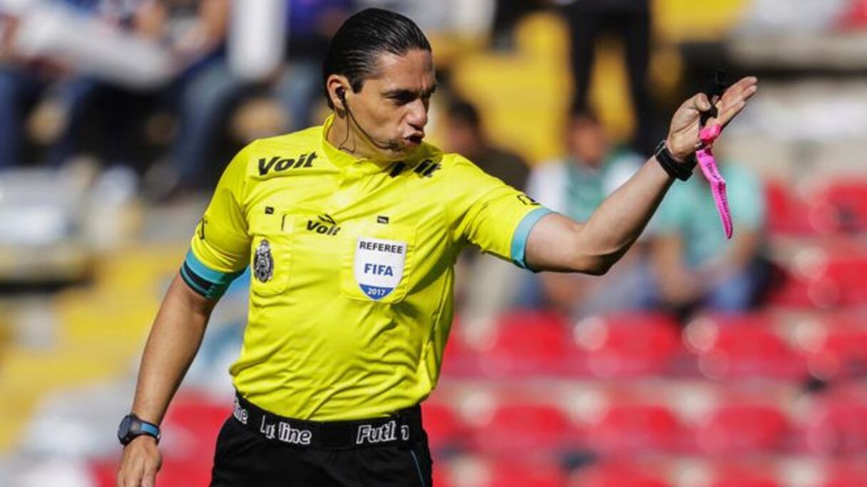 Oscar Macias Romo, arbitre mexicain.