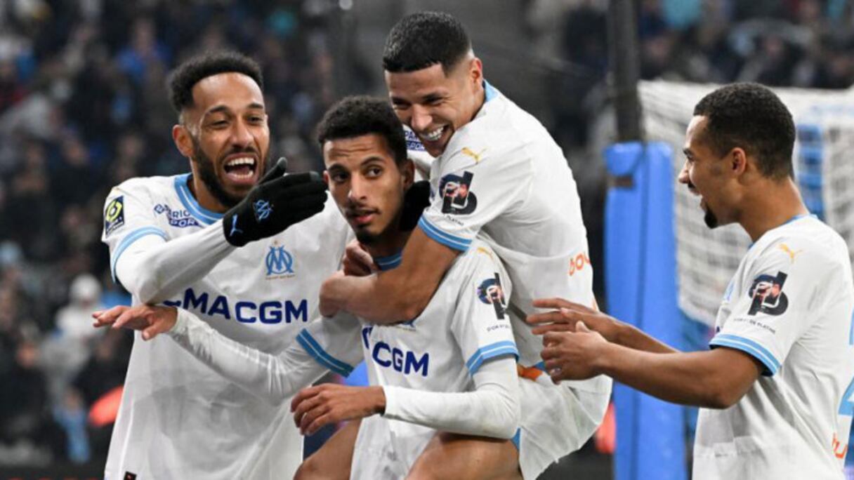 Ounahi et Harit célébrant un but avec l'OM