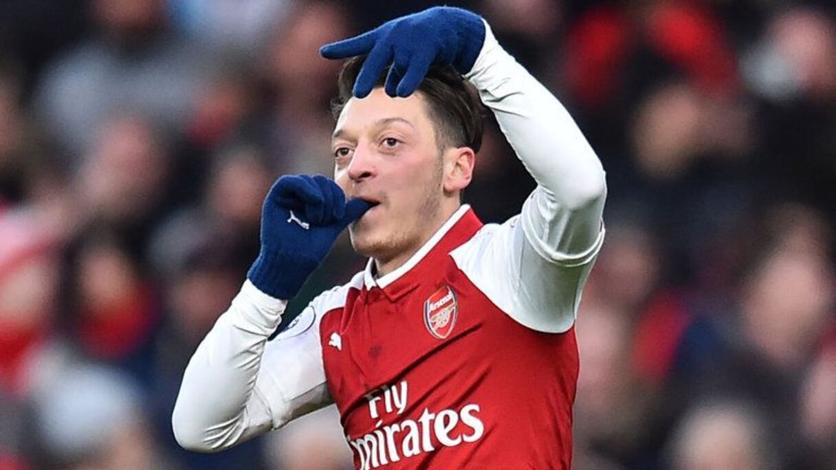 2. Mesut Özil (Arsenal): 300.000£/semaine< (342.500€)