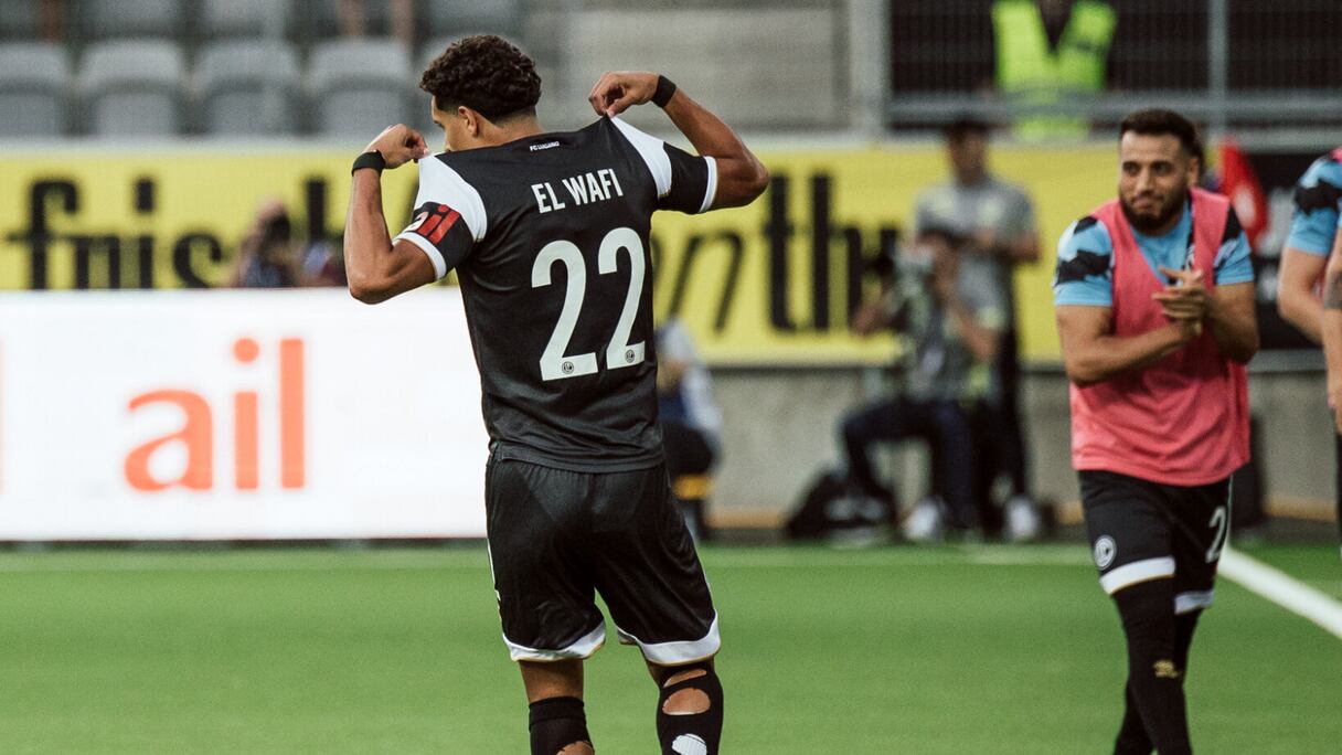 Ayman El Wafi célèbre son but contre Fenerbahçe, lors du match aller du deuxième tour préliminaire de la Ligue des Champions.