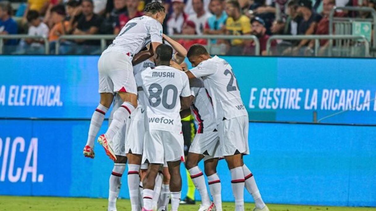 Les joueurs de l'AC Milan célèbrent leur victoire (3-1) contre Cagliari, le 27 septembre 2023.