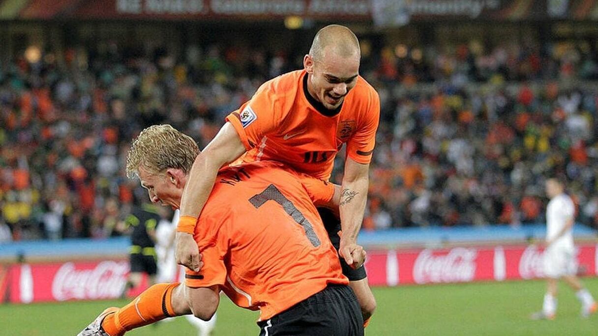 Les ex-internationaux néerlandais D. Kuyt et W. Sneijder