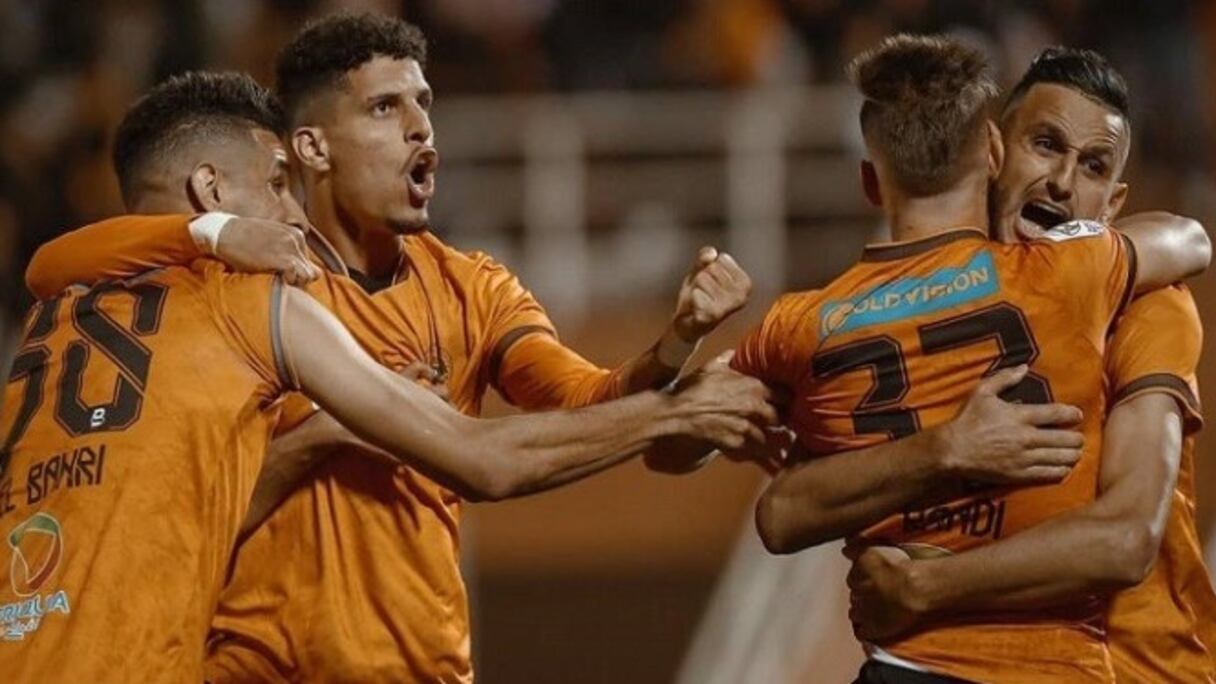 La joie des Berkanis après leur victoire aux dépens des Libyens d'Abu Salim.