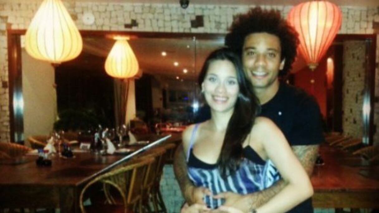 Le latéral brésilien Marcelo en compagnie de son épouse Clarice Alves.
