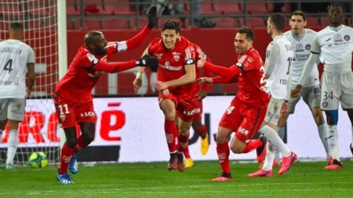 Nayef Aguerd (au centre).