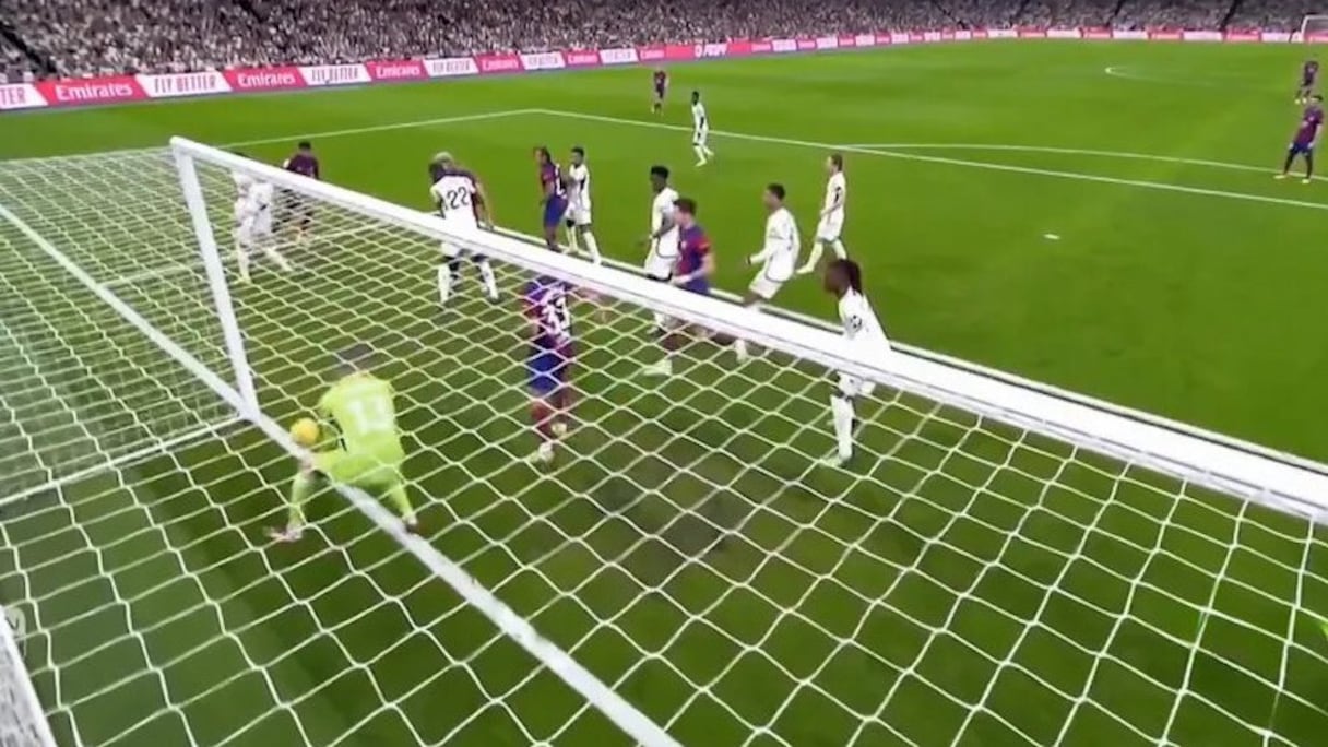 L'action de Lamine Yamal, objet de controverse, lors du Real-Barça (3-2), le 21 avril 2024.