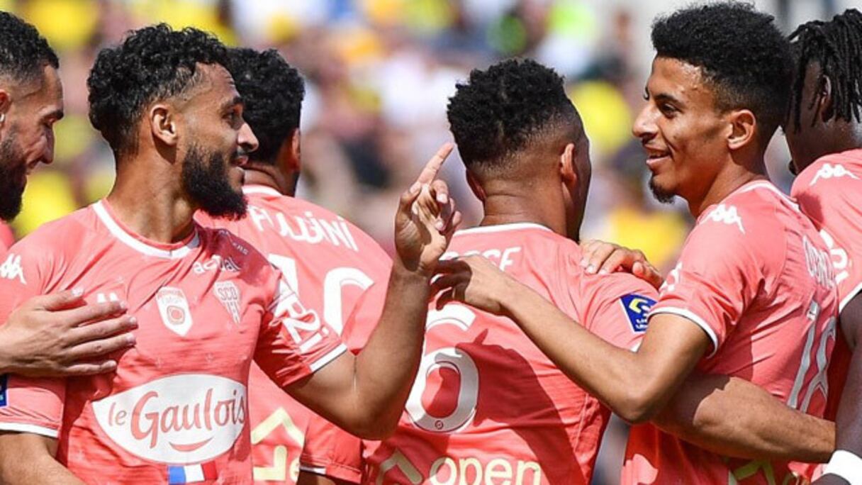Sofiane Boufal et Azzedine Ounahi sous le maillot d'Angers SCO.