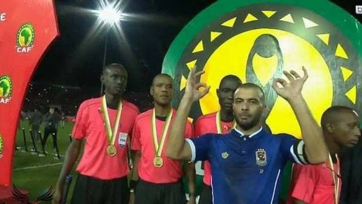 De ce geste, Emad Meteab (triple vainqueur de la compétition) a voulu montrer son mécontentement aux arbitres