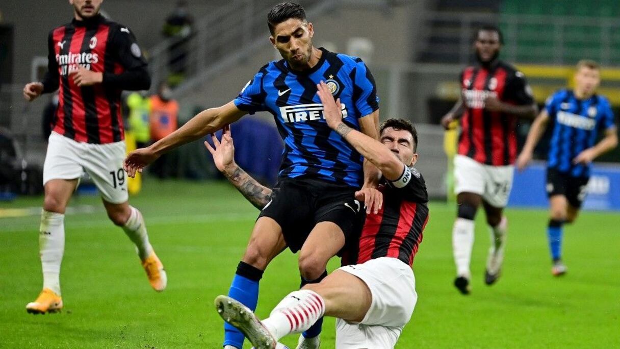 Le défenseur marocain de l'Inter Milan Achraf Hakimi contre le Milan AC.