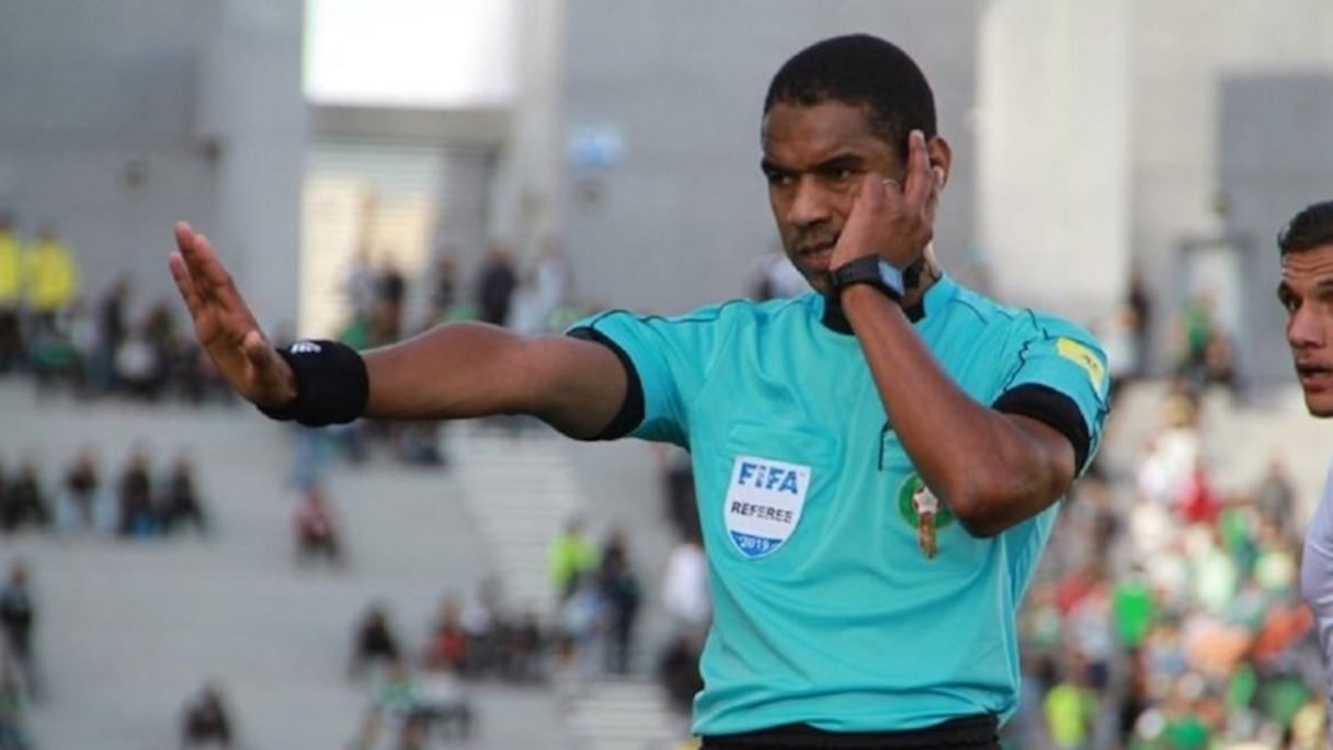 Samir Guezzaz, arbitre international marocain.