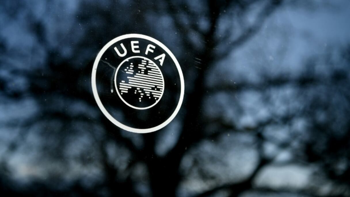 Le logo de l'UEFA devant le siège de l'organisme, le 28 février 2020 à Nyon, en Suisse.