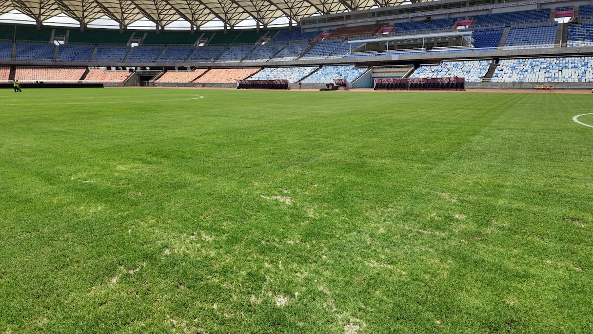 La pelouse du Benjamin Mkapa Stadium à la veille du match Tanzanie-Maroc.